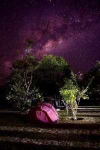 Sternenhimmel über dem Zelt